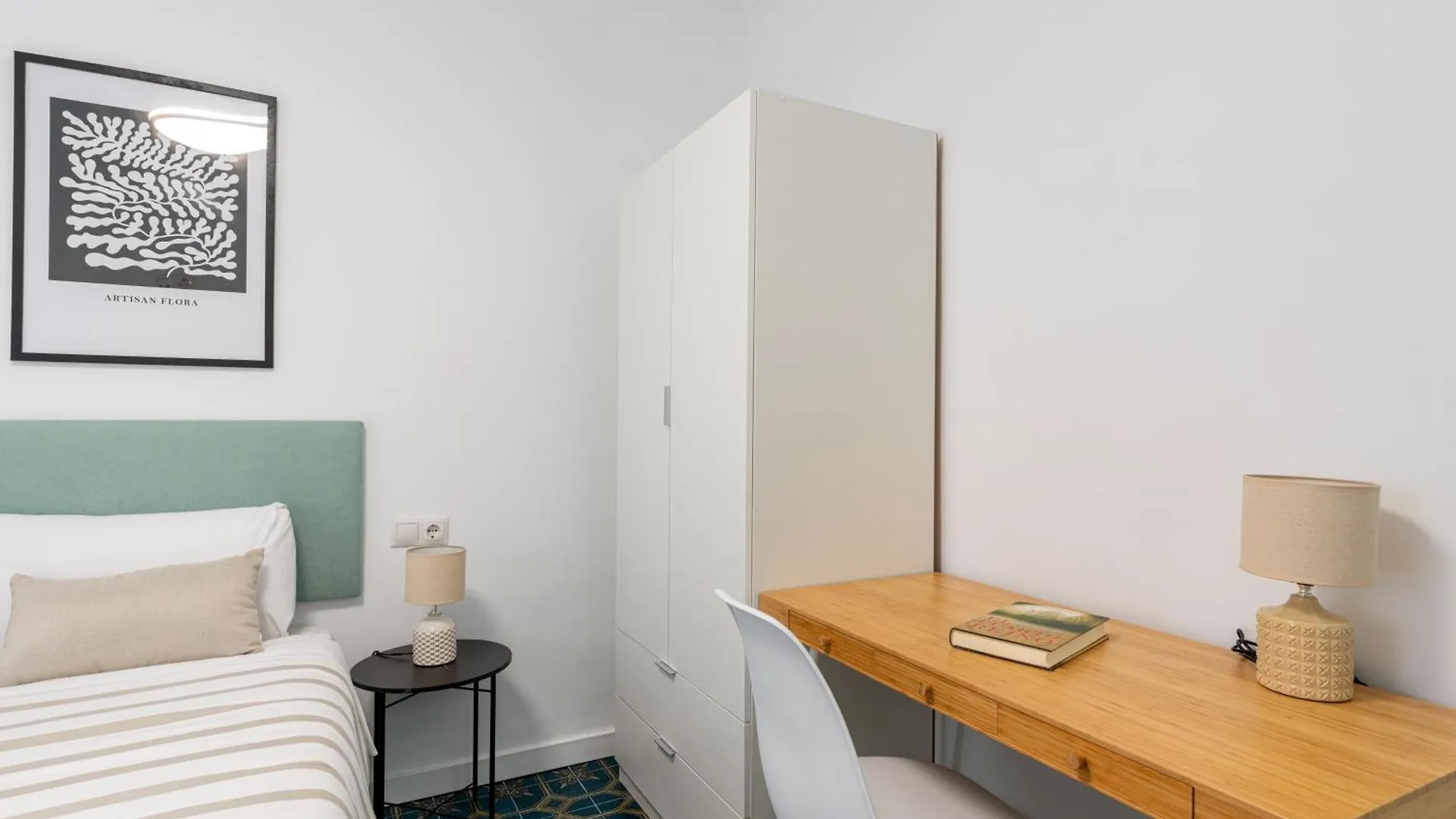 Piso Elegante Y Nuevo De 3 Habitaciones Y 2 Banos Sevilla