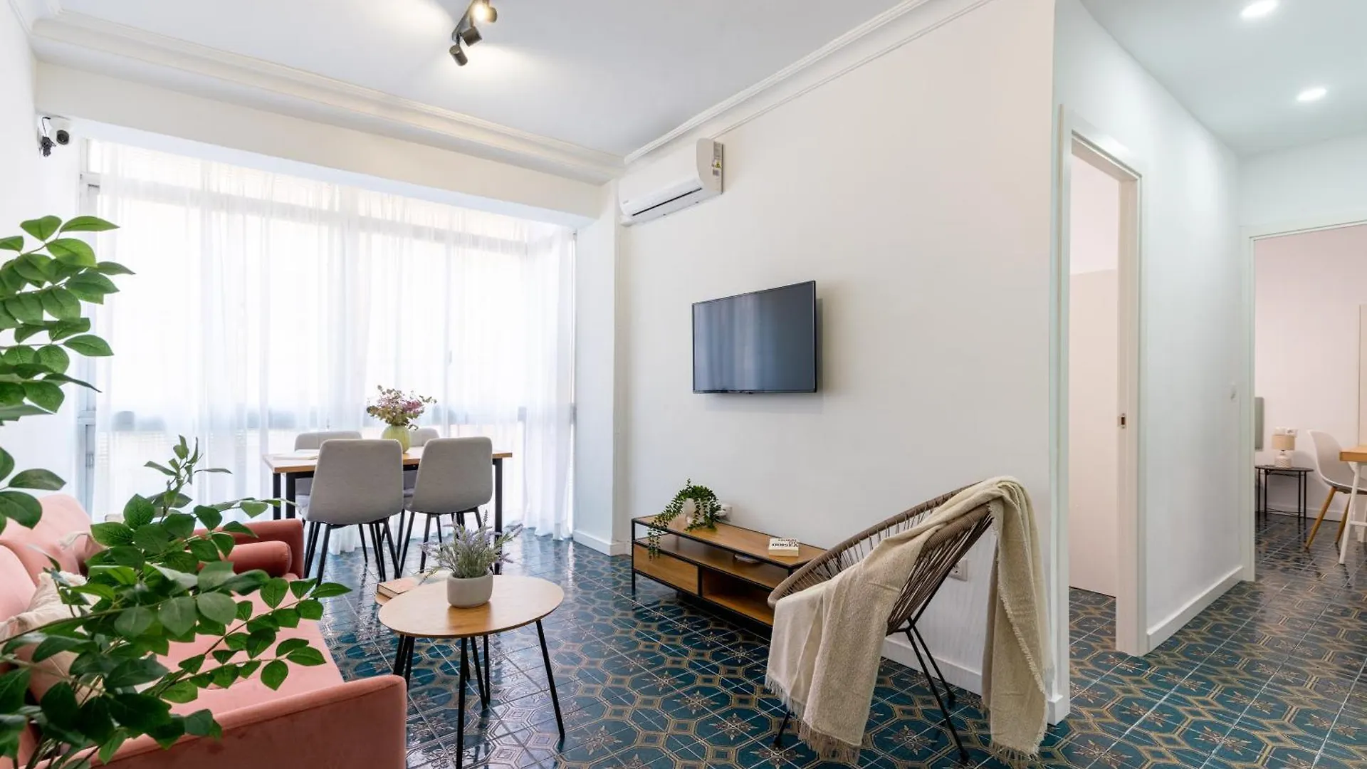 Piso Elegante Y Nuevo De 3 Habitaciones Y 2 Banos Sevilla