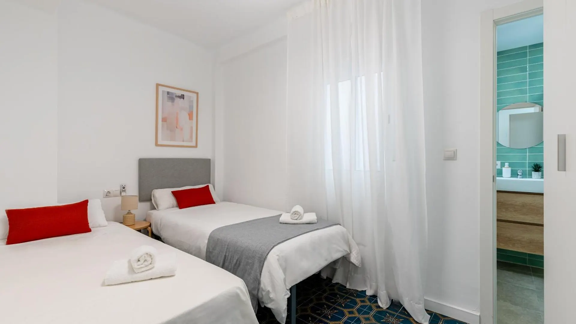 Piso Elegante Y Nuevo De 3 Habitaciones Y 2 Banos Sevilla