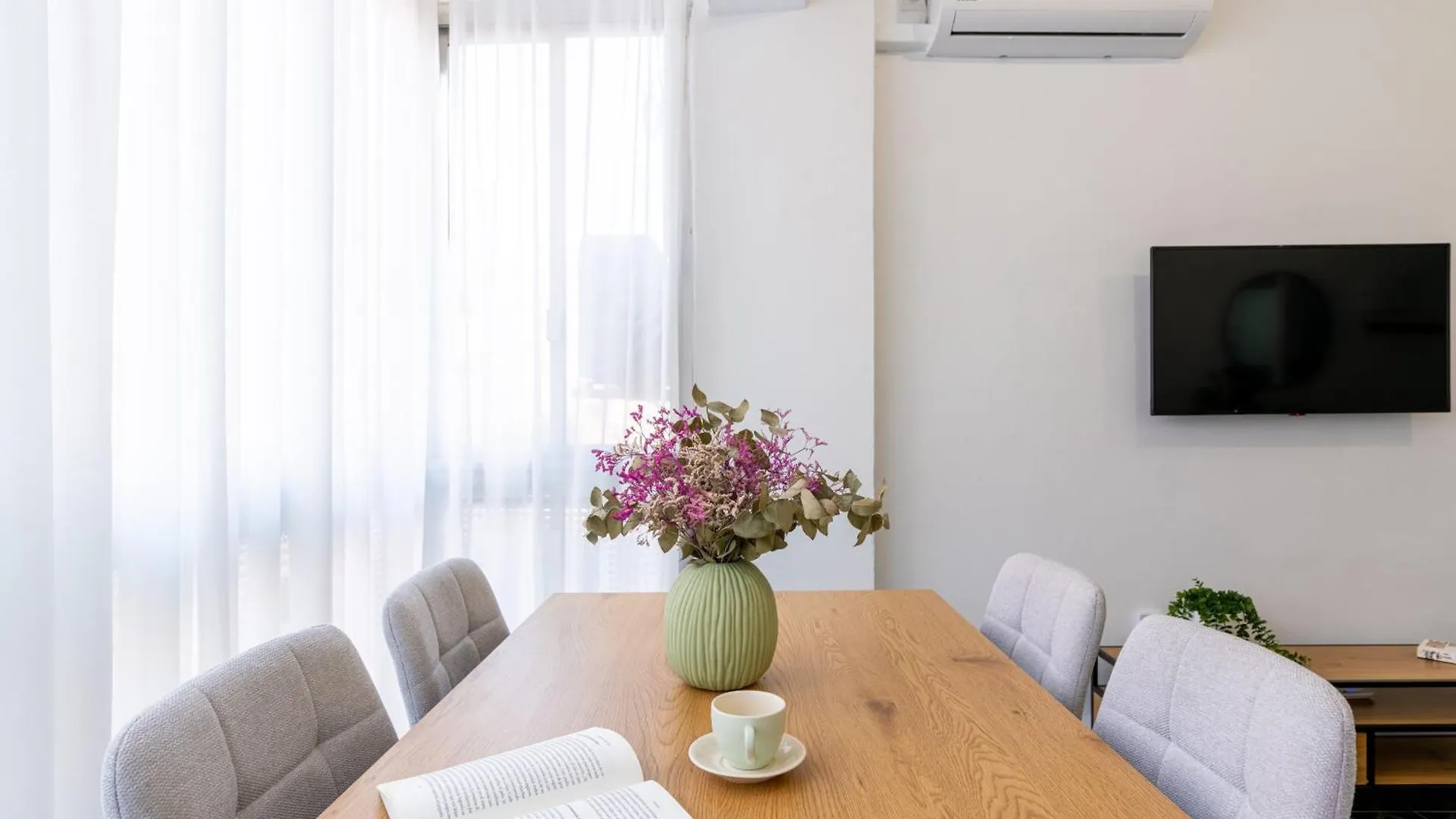 Apartamento Piso Elegante Y Nuevo De 3 Habitaciones Y 2 Banos Sevilla