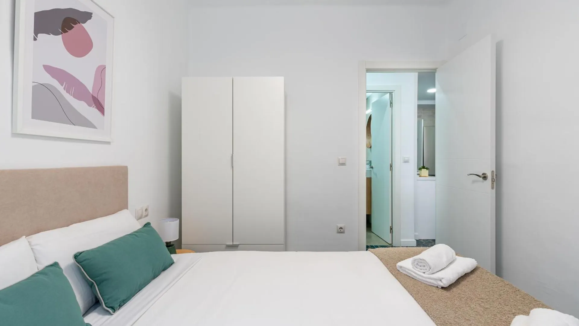 Piso Elegante Y Nuevo De 3 Habitaciones Y 2 Banos Sevilla