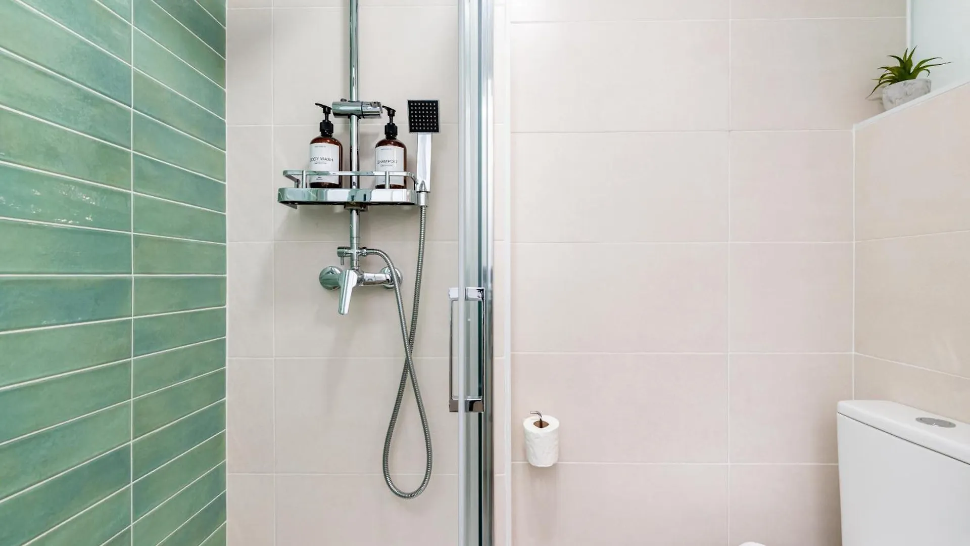 Piso Elegante Y Nuevo De 3 Habitaciones Y 2 Banos Sevilla Apartamento